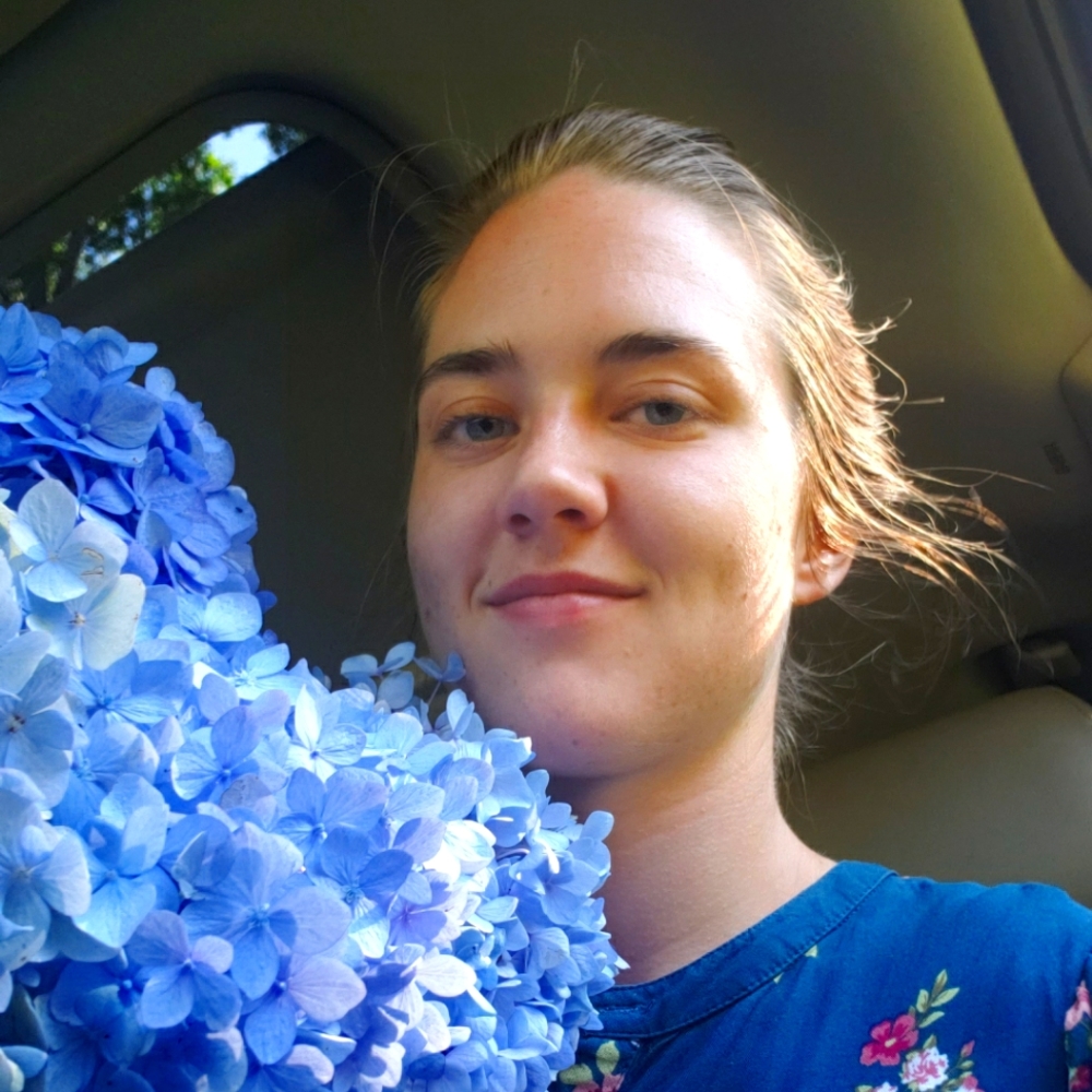 Meet your Posher, Larissa